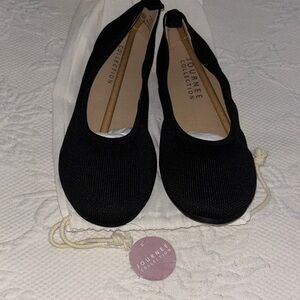 Journee Collection Black Textured Flats